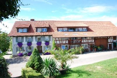 Die Ferienwohnungen befinden sich auf unserem Bauernhof in Friedrichshafen.