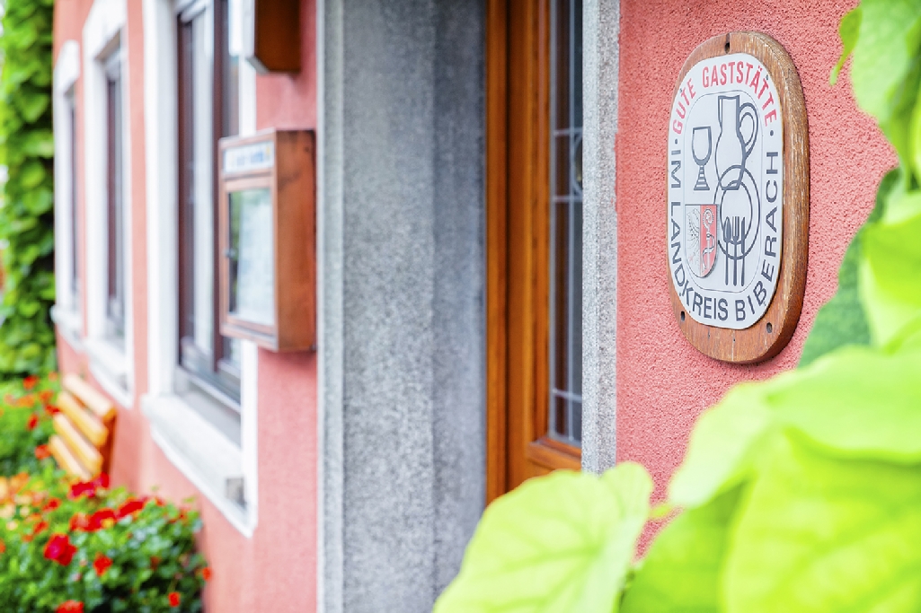 Gasthof Metzgerei Zum Roten Haus In Andelfingen Offnungszeiten