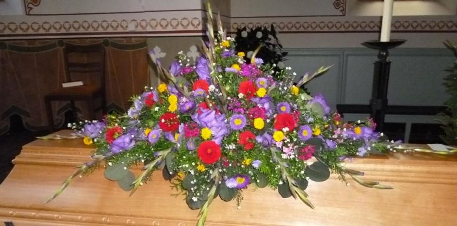 Blumen Braun in Marburg hilft Ihnen bei der Blumen- und Farbauswahl für ein schönes Sargbukett