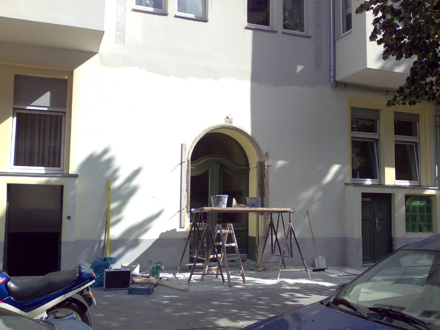 Eingang vor dem anbringen des Stuck - Portals von Malermeister Schimpf