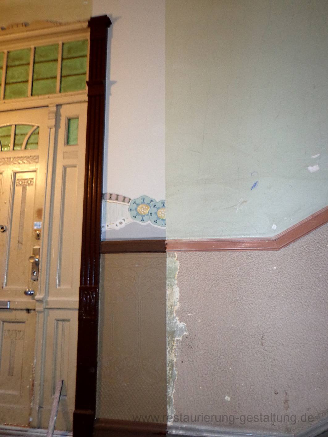 Malermeister u. staatl. geprüfter Techniker N. Schimpf hat im Jugendstiltreppenhaus mit Dipl. Restaurator K. Wargowske eine Musterachse der Erstausmalung aus dem Jugendstil als Wandmalerei angelegt. Die Arbeiten wurden mit Pausen und Schablonen hergestellt. Das Unternehmen Restaurierung und Gestaltung beschäftigt sich mit der Ausmalung im historischen Treppenhaus und mit exklusiven und hochwertigen Malerarbeiten.