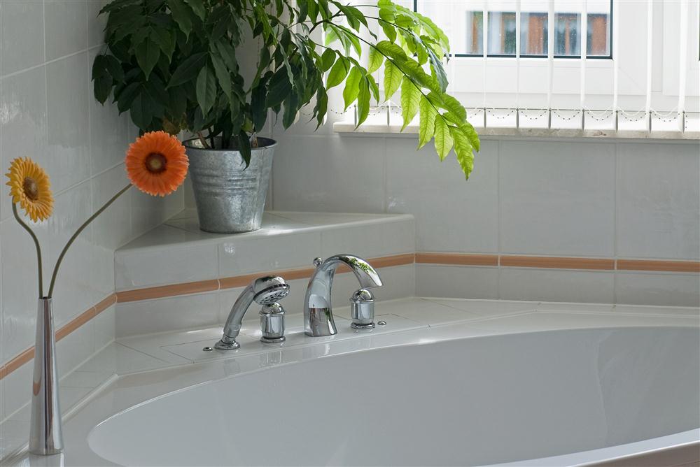 Mit einer Badsanierung können Sie Ihr Bad in eine Wellness-Oase verwandeln. Wenden Sie sich mit Ihrem Projekt gerne an Malermeister Thorsten Ende in Celle.