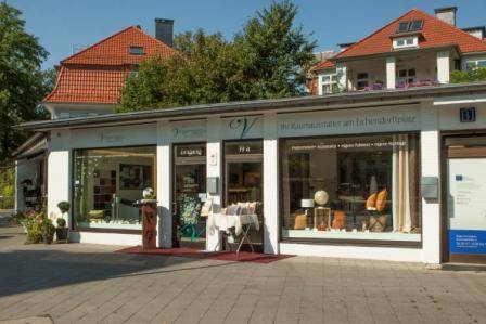 Wir sind Experten in Sachen Gardinen, Sonnenschutz, Insektenschutz und Raumausstattung in Moringen, Northeim und Göttingen. Wir sind Experten in Sachen Gardinen, Sonnenschutz, Insektenschutz und Raumausstattung in Moringen, Northeim und Göttingen.