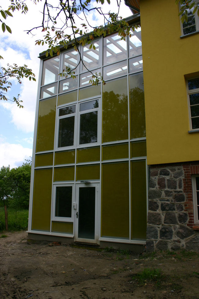 Glaswärmespeicherfassade Solarzentrum Wietow