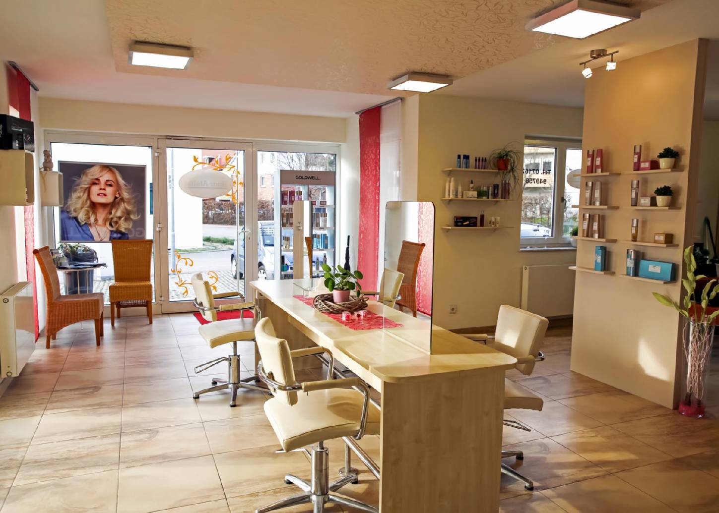 Unser modern eingerichteter Friseur-Salon in Salach lädt Sie herzlich ein