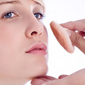 Professionelle Kosmetikbehandlungen wie Wimpernverlängerung und Permanent Make-Up sorgen für ein umwerfendes Äußeres