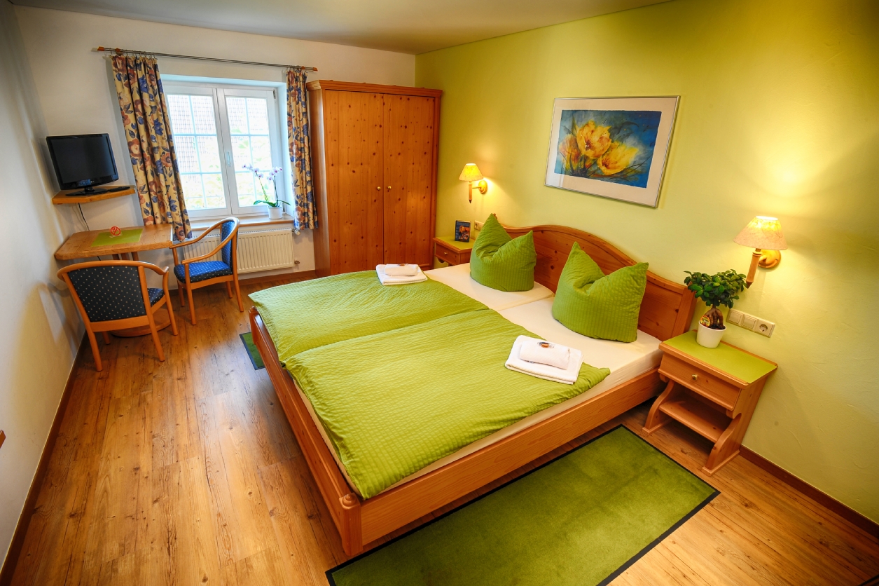 Unser Hotel in Hohentengen bietet Ihnen eine Alternative zu Übernachtungen in Zürich.