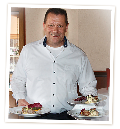 In unserem Restaurant in Bergisch-Gladbach bieten wir traditionell zubereitete deutsche Küche. Reservieren Sie einen Tisch oder buchen Sie einen Raum für Ihre Feierlichkeiten!