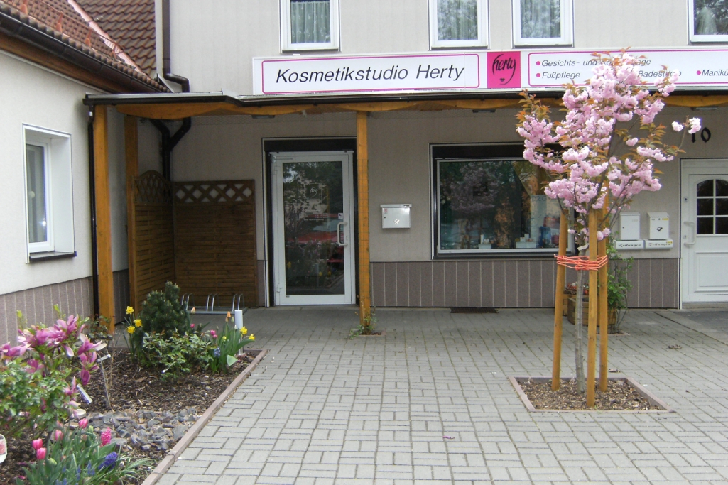 Besuchen Sie unser Kosmetikstudio in Bad Langensalza und lassen Sie sich mit Kosmetikbehandlungen verwöhnen.