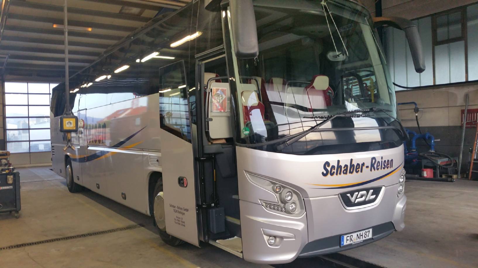 Wenn Sie auf der Suche sind nach einem zuverlässigen Partner für die Reparatur für Omnibusse, dann sind Sie bei Truck-Service-Center-Hartheim richtig.