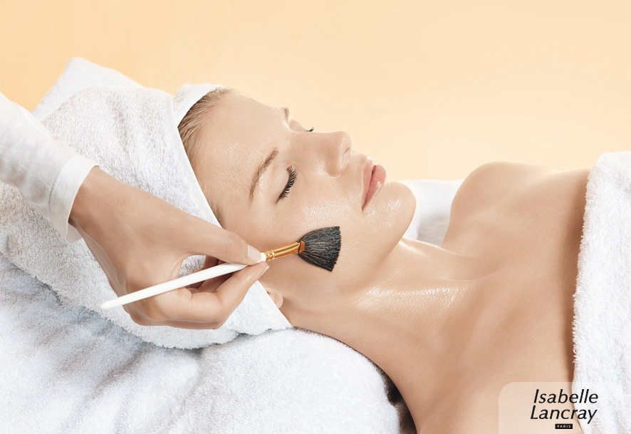 кисточковый массаж лица. массаж кисточками по лицу. кисточковый массаж. массаж веерными кисточками. кисточковый массаж лица.