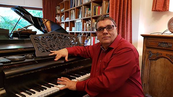 Ihr Klavierlehrer in Hamburg-Sasel - Klavierstudio Eric Bhattacharya
