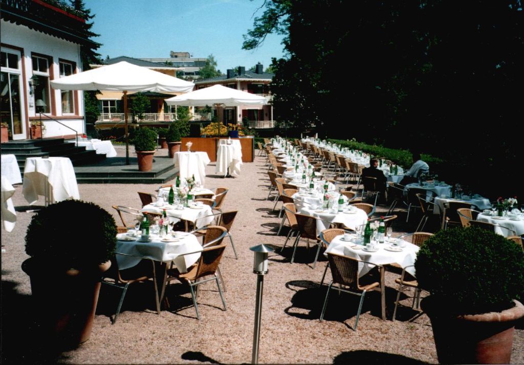 Villa Borgnis Kurhaus im Park - Restaurant-Café und Eventlocation in Königstein im Taunus