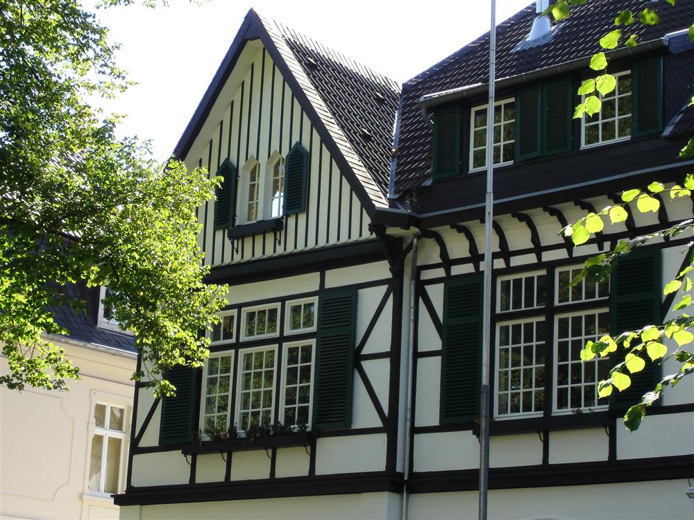 Raumausstattung Schall ist Ihr Profi für Markisen in Gaggenau, von der Fallarm-Markise bis hin zu Wintergartenmarkisen.