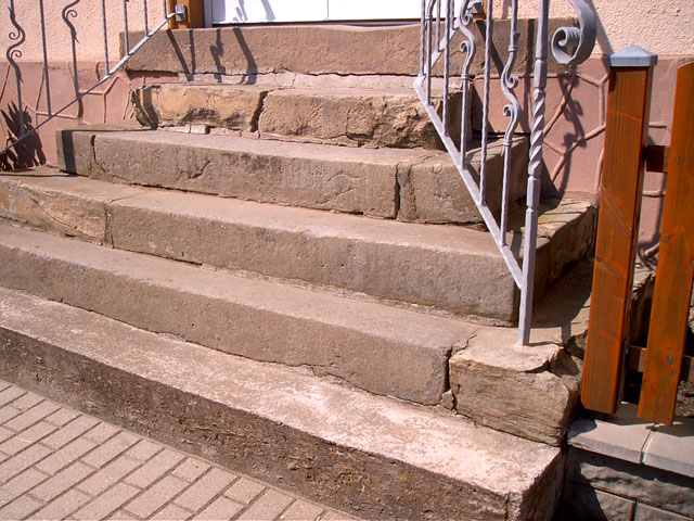 Treppensanierungen: Treppe 1 vorher