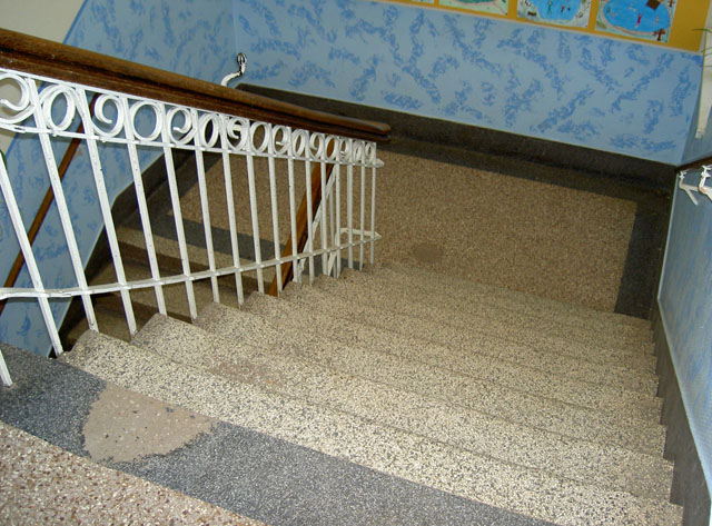 Treppensanierungen: Treppe 2 vorher