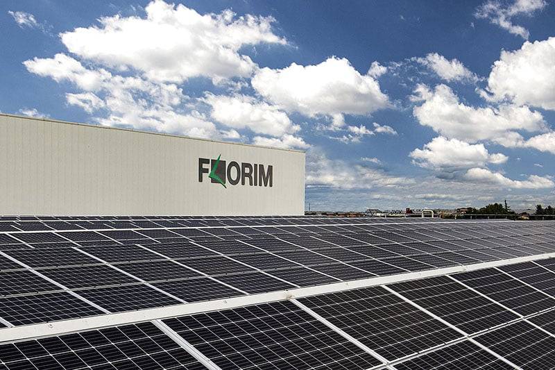 Als Fliesenleger Meisterbetrieb, arbeiten wir nur mit europäischen Fliesen Herstellern wie FLORIM zusammen, die ihren Strombedarf zu 100 Prozent aus Sonnenenergie beziehen!