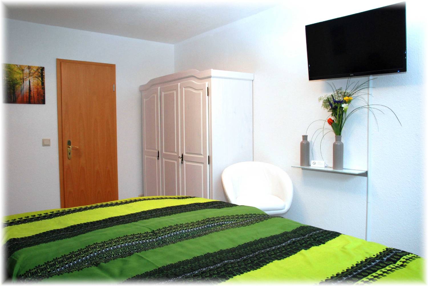 Zimmervermietung für Einzel-, Doppel und Budget- Doppelzimmer finden Sie bei uns im Gästehaus Bacchus in Wachenheim an der Weinstraße