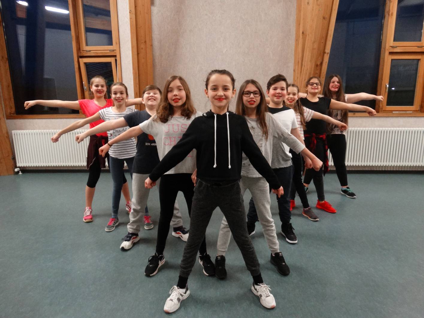 Ihre Kinder sind begeistert von Hip-Hop und möchten ihn tanzen lernen? Dann kommen Sie zu unserer Tanzschule in Köln!