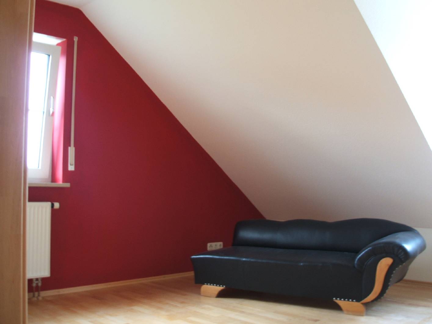 Sie möchten Ihrem Haus oder Ihrer Wohnung in Hallerndorf einen umfassenden Neuanstrich verpassen? Dann beraten wir Sie gern zu unseren Malerarbeiten und Wandtechniken