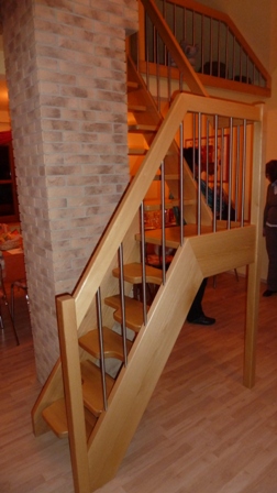 Sie möchten Treppen einbauen lassen? Dann kontaktieren Sie gerne Ihre Schreinerei Hesselbach in Oberstreu!