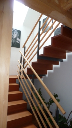 Kontaktieren Sie uns, wenn Sie einen kompetenten Partner für den Einbau von Treppen bauchen!