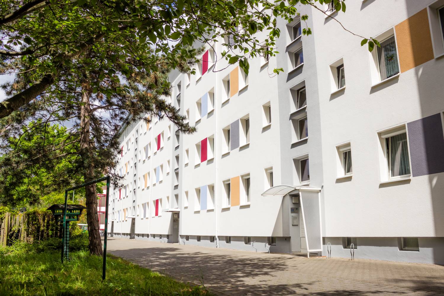 Damit Ihr Zuhause oder Ihre Immobilie in Dessau-Roßlau ihr strahlendes Aussehen zurückerhält, übernehmen wir die Fassadengestaltung.
