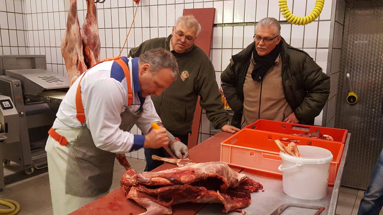 Wir bieten Ihnen eine Vielzahl an Genuss-Workshops in unserer Fleischerei in Lübeck-Travemünde!