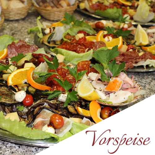 Probieren Sie doch einen leckeren gesunden Salat vor der Pizza in unserem Restaurant in Nürnberg - Eibach.