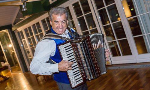 Alleinunterhalter Mit Charme Und Witz Start