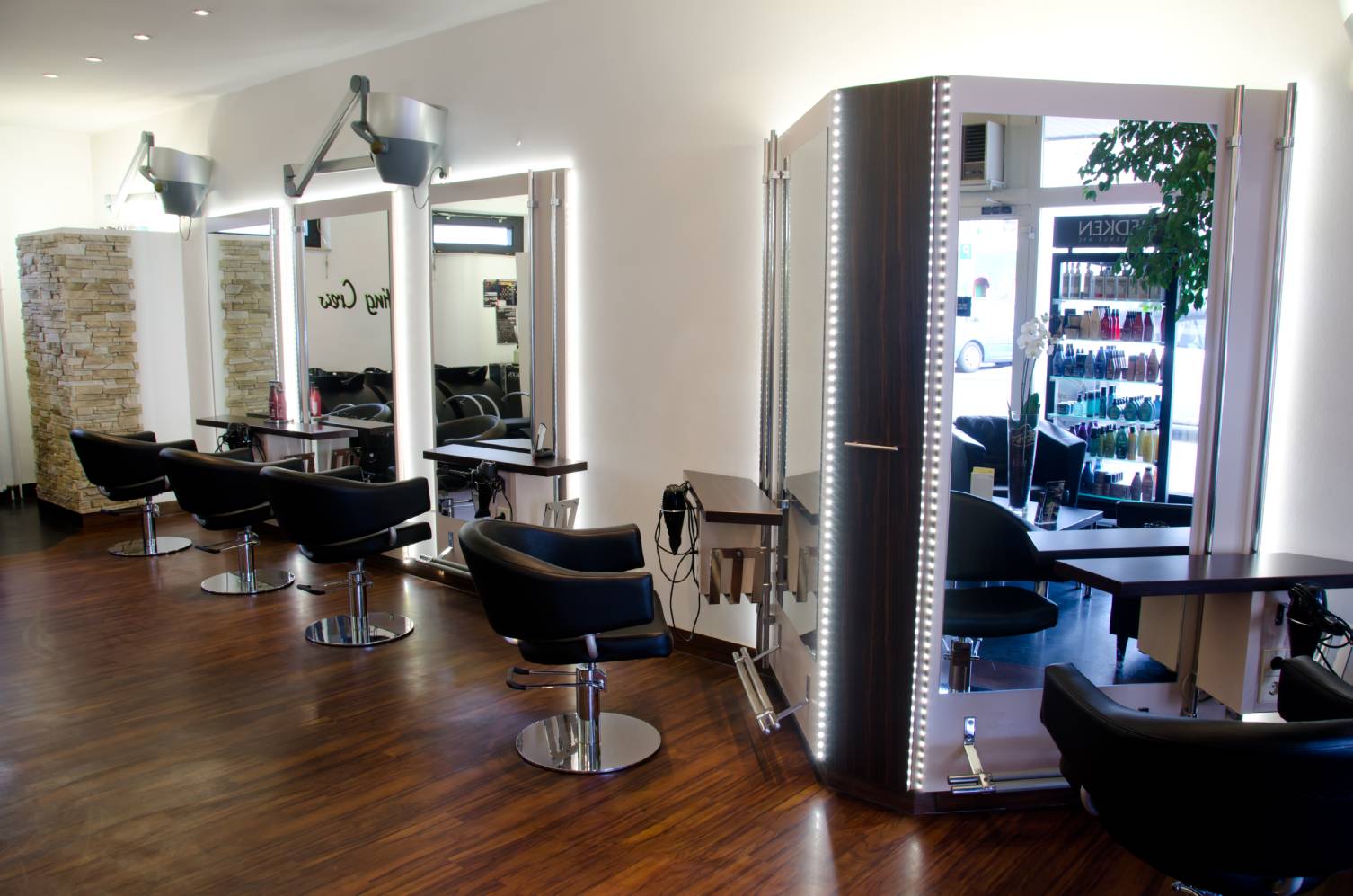 Im Friseursalon von Cutting Crew in Hockenheim bekommen Sie ein Hairstyling nach Ihren wünschen, kommen Sie vorbei!