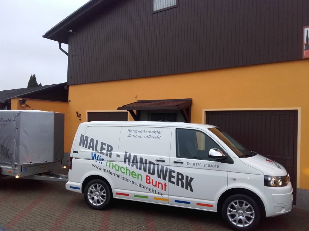 Auto Maler In Einer Lackierkabine Stockfotografie Alamy