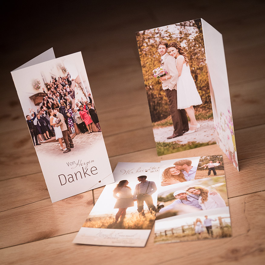 Bei uns in Remlingen erhalten Sie auch Einladungskarten. Kontaktieren Sie uns bei Fragen rund um Hochzeitsfotografie.