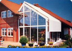 Bei uns in Mönchengladbach bieten wir Ihnen vielfältige Lösungen für die Überdachung Ihres Wintergartens oder auch Terrassendächer.