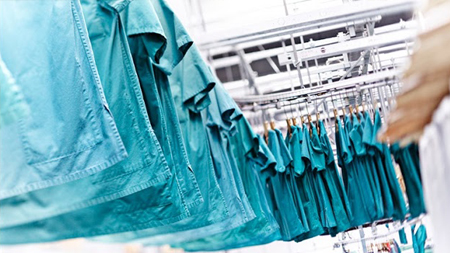 Unsere Wäscherei in Baiersbronn bietet Ihnen auch die Möglichkeit der Mietberufsbekleidung, lassen sie sich von uns beraten.