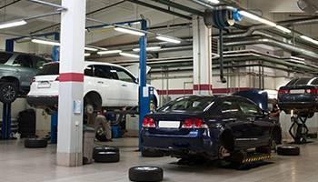 Damit der TÜV gelingt, übernehmen wir in unserer Kfz-Werkstatt alle Reparaturen an Ihrem Wagen – vom Motor- zum Glasschaden.