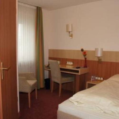 In unserem Hotel in M&ouml;rfelden-Walldorf bieten wir Einzel- und Doppelzimmer an.