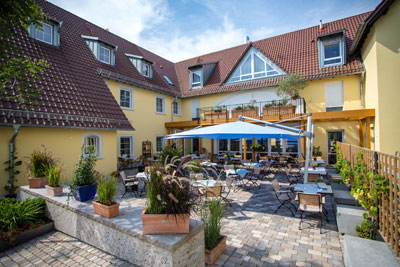 Terrasse tagsüber, Hotel und Restaurant Das Crass, Nieder-Olm