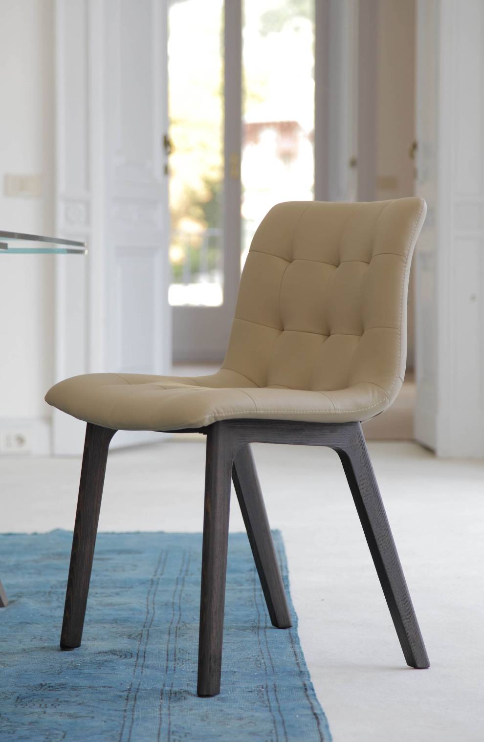 Italienische Designer-Möbel von Bontempi - hier der Bontempi Stuhl Kuga in beige