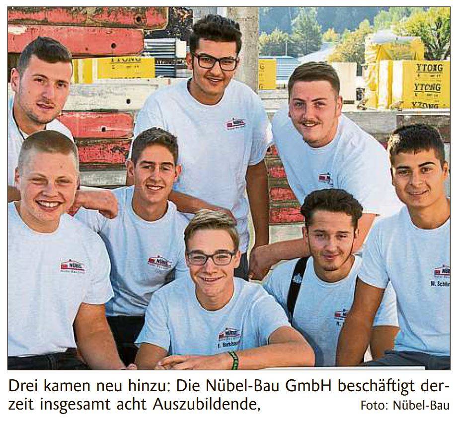 Oktober 2018: Drei neue Azubis bei der Fa. Nübel-Bau GmbH, darunter ein junger Syrer. (Schwarzwälder Bote vom 06.10.2018)