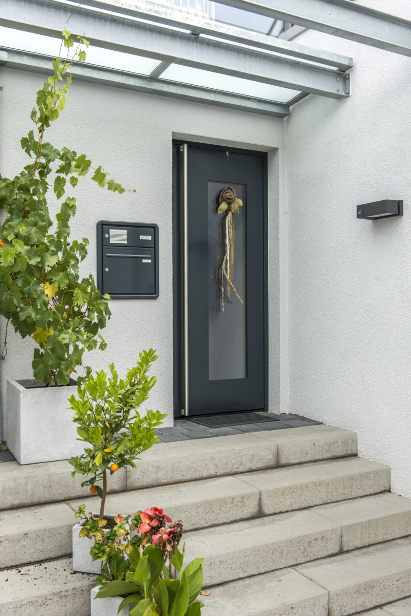 Für weitere Informationen zum Thema Haustüren kontaktieren Sie uns gerne unverbindlich in Grabfeld.