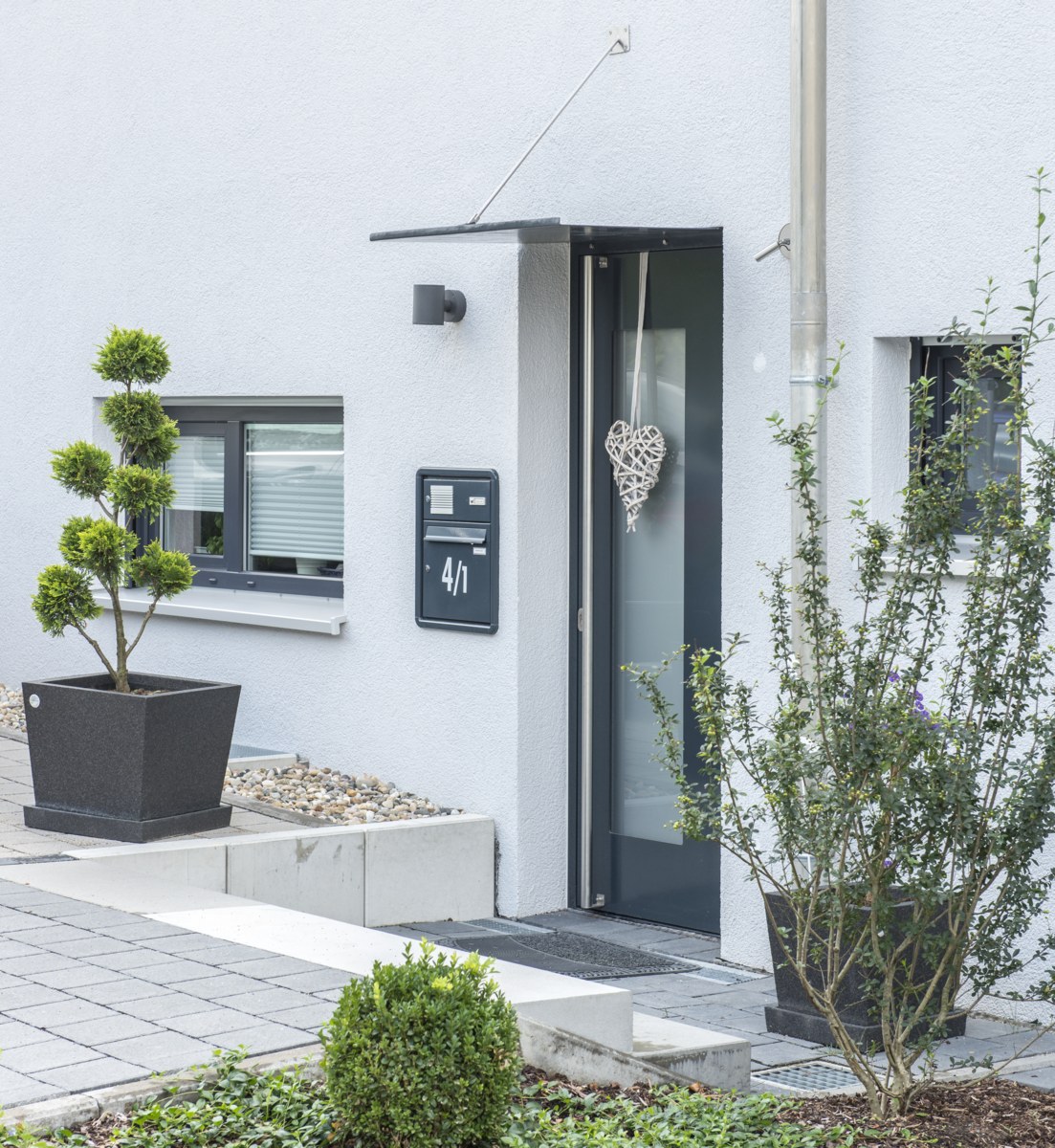 Wir stehen Ihnen im Raum Meiningen und Umgebung bei Fragen rund um Ihre neue Haustür zur Verfügung.