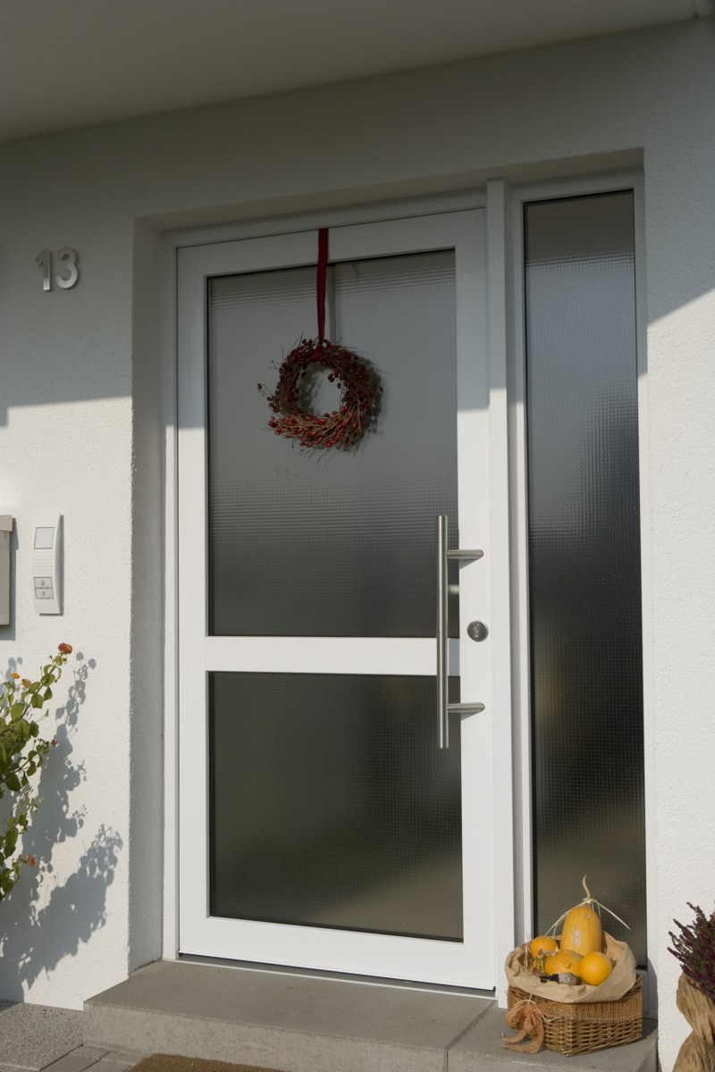 Sie sind auf der Suche nach einer neuen Haustür für Ihr Haus in Bad Neustadt? Bei uns werden Sie fündig!