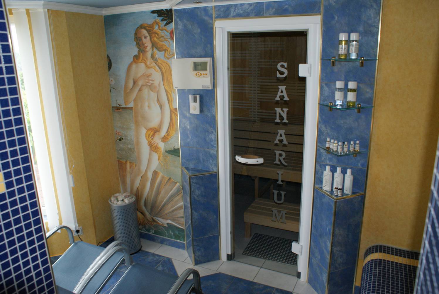 Unsere Ferienwohnungen in Sankt Andreasberg bieten Ihnen das „Klafs-Sanarium“ (Sauna) auch mit Farblicht.